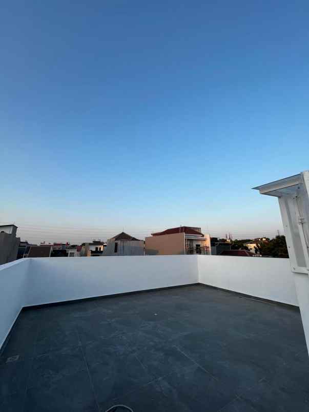 dijual rumah janur asri