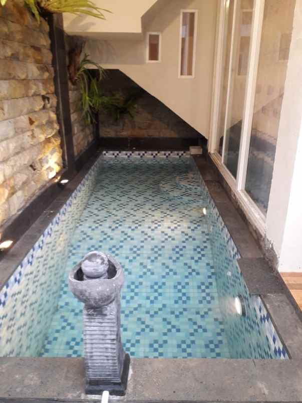 dijual rumah jl abdul gani atas