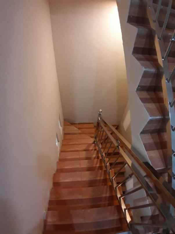 dijual rumah jl abdul gani atas