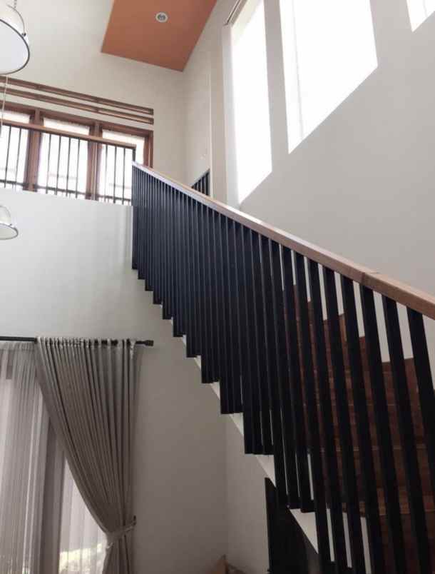 dijual rumah jl cigadung raya barat