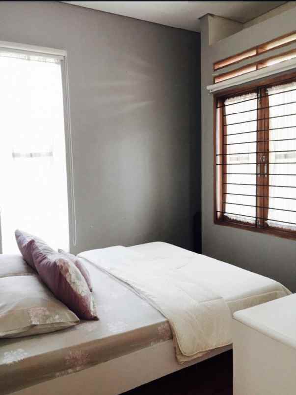 dijual rumah jl cigadung raya barat