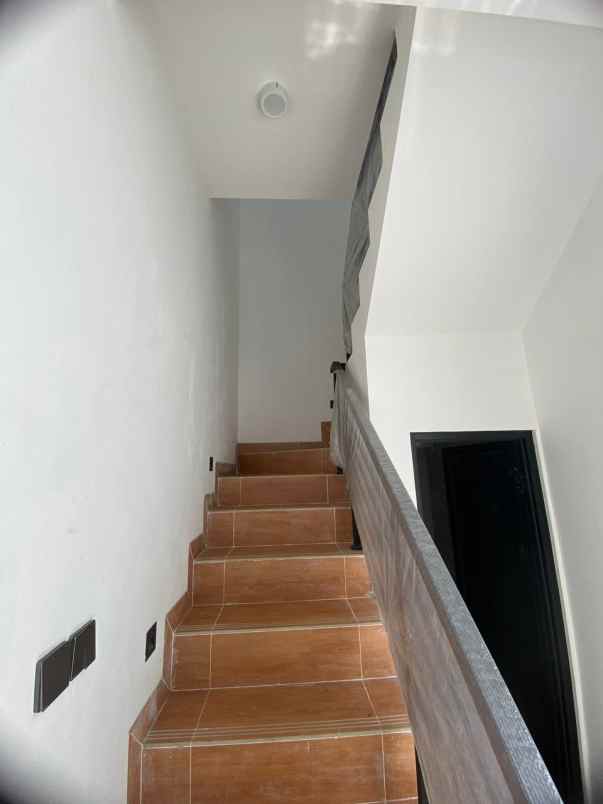 dijual rumah jl dago cikuda parung