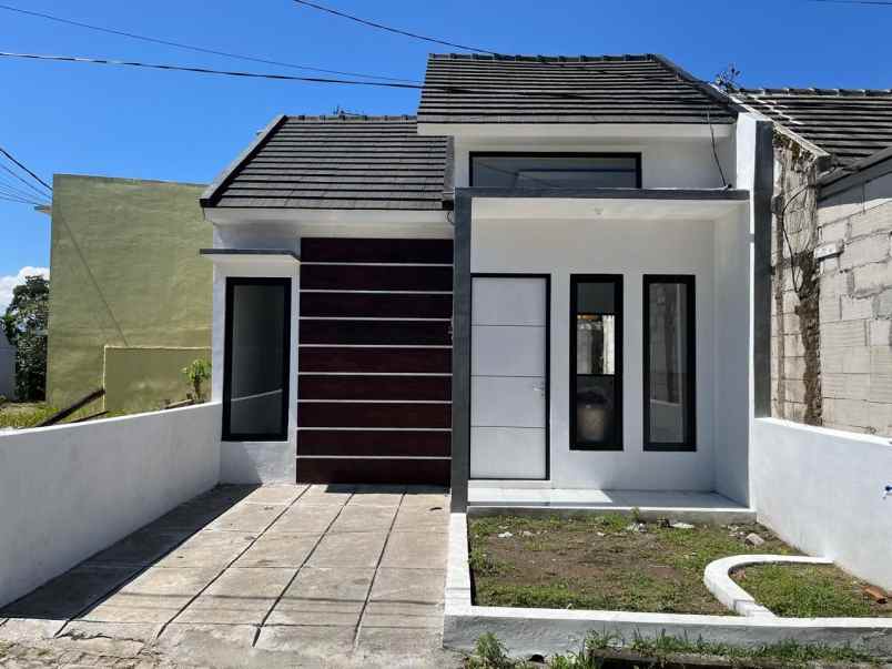 dijual rumah jl de royal nirwana