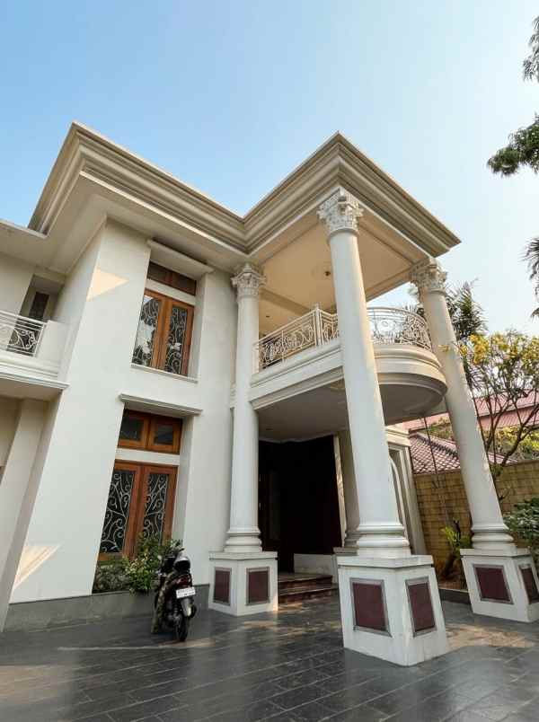 dijual rumah jl dharmawangsa