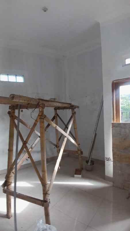 dijual rumah jl gito gati