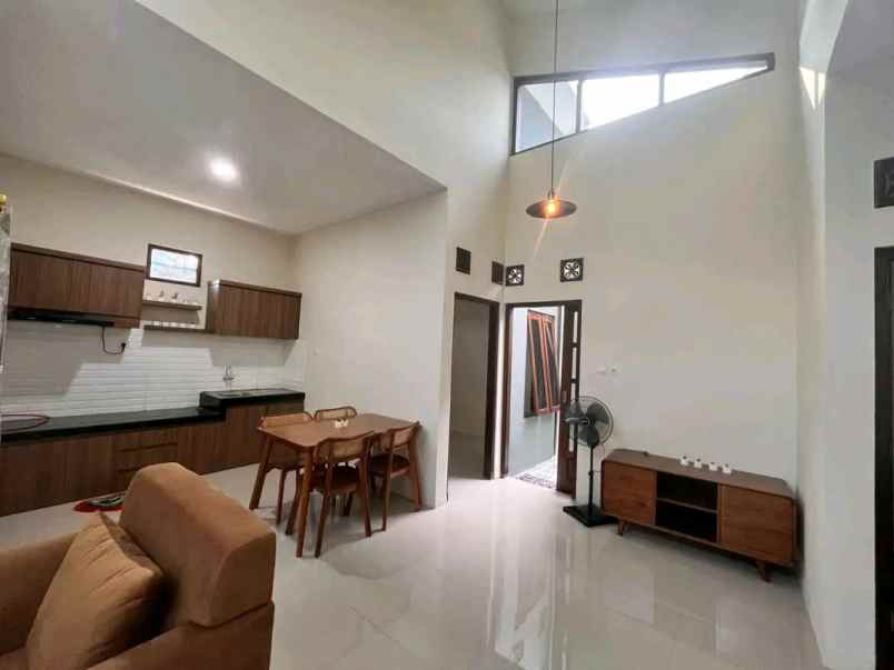 dijual rumah jl kaliurang km 10
