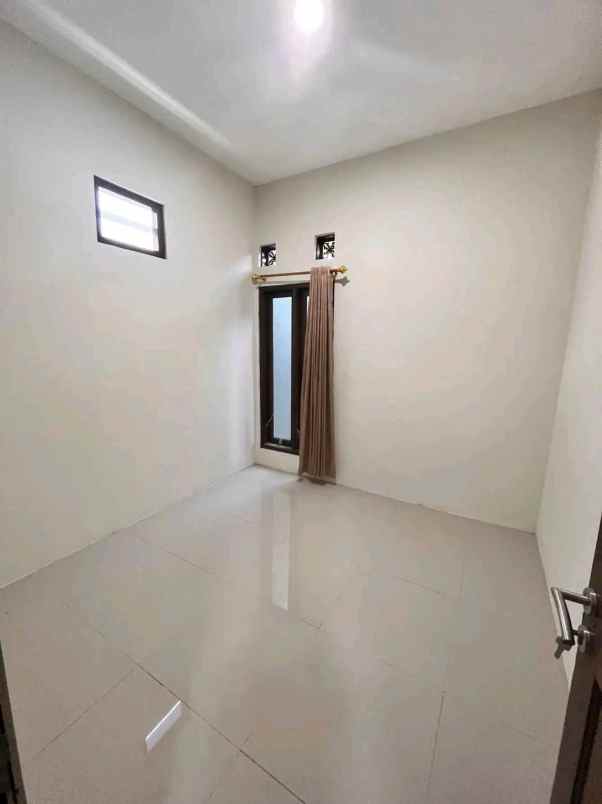 dijual rumah jl kaliurang km 10