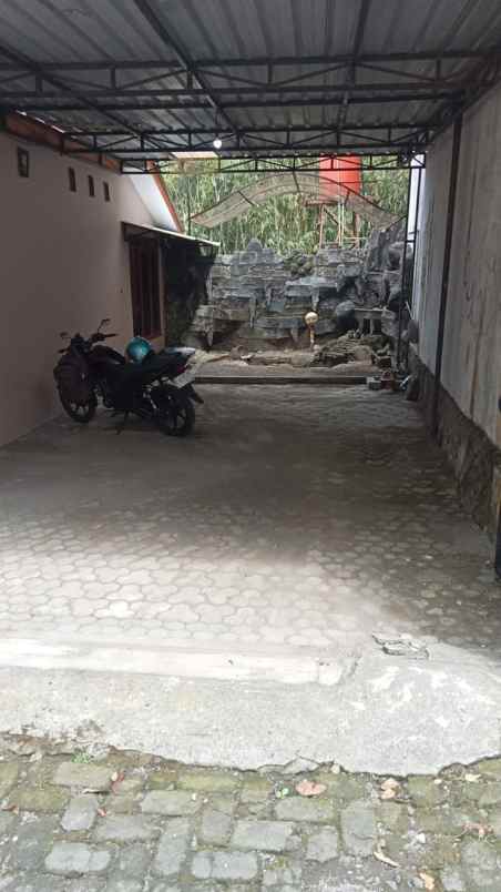 dijual rumah jl kaliurang km 12