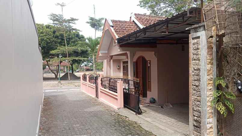 dijual rumah jl kaliurang km 12