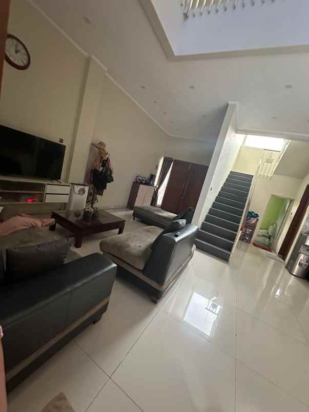 dijual rumah jl katleya metland puri