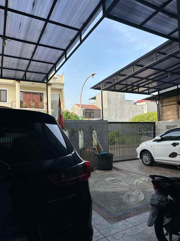 dijual rumah jl katleya metland puri