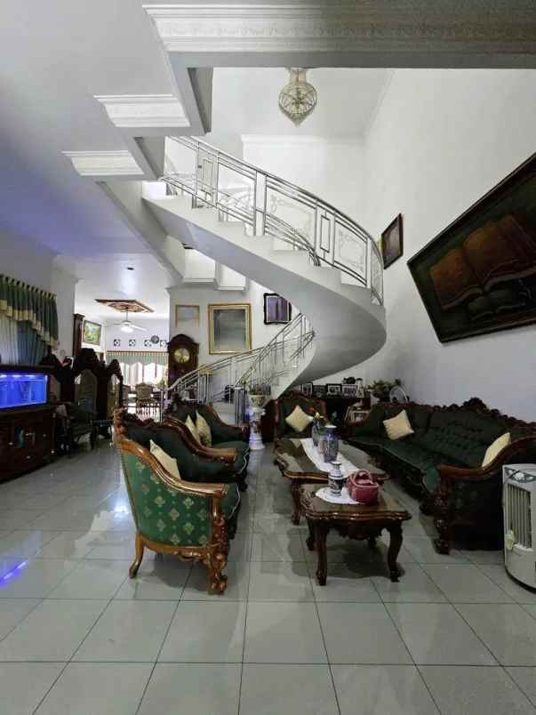 dijual rumah jl kelapa kuning pondok