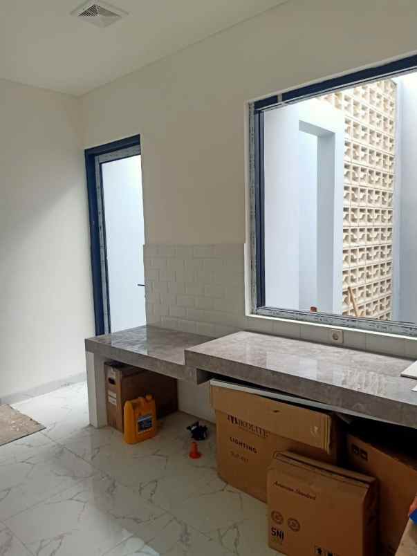 dijual rumah jl kelurahan duren sawit