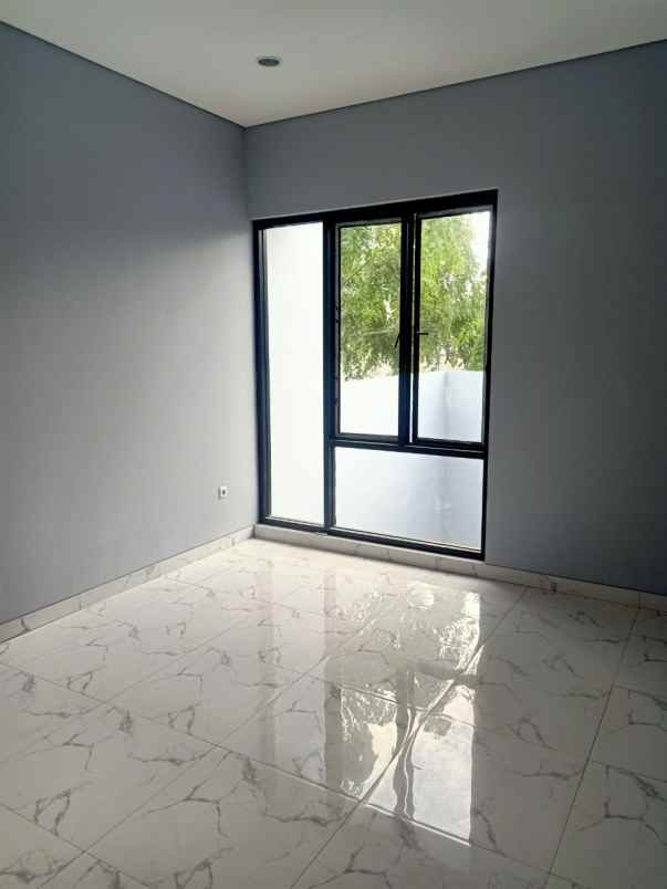 dijual rumah jl kelurahan duren sawit