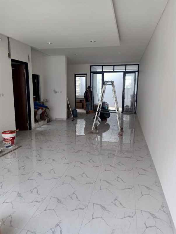dijual rumah jl kelurahan duren sawit