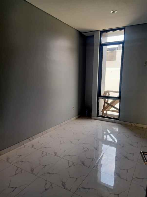 dijual rumah jl kelurahan duren sawit