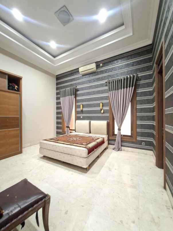 dijual rumah jl kiaracondong