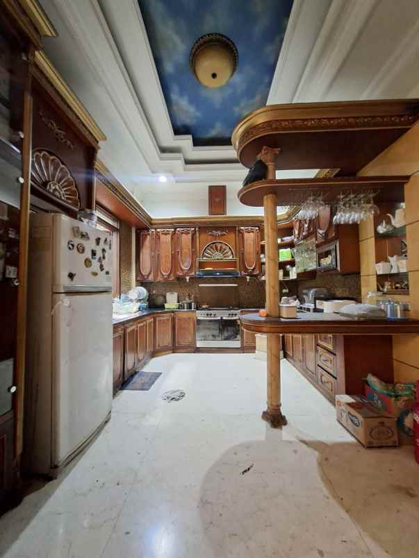 dijual rumah jl kiaracondong