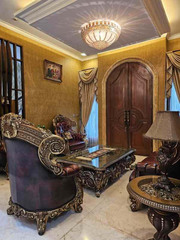 dijual rumah jl kiaracondong