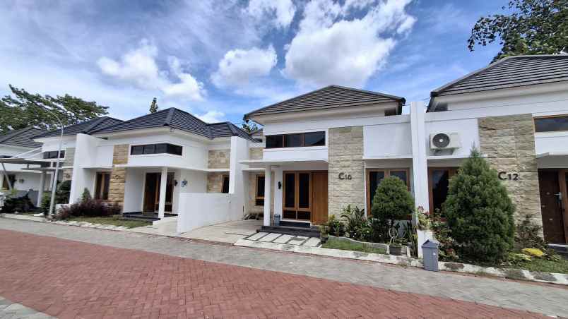 dijual rumah jl kuntowijoyodanu krapyak