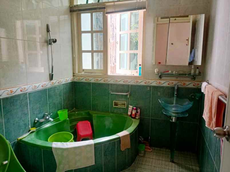 dijual rumah jl margahayu raya