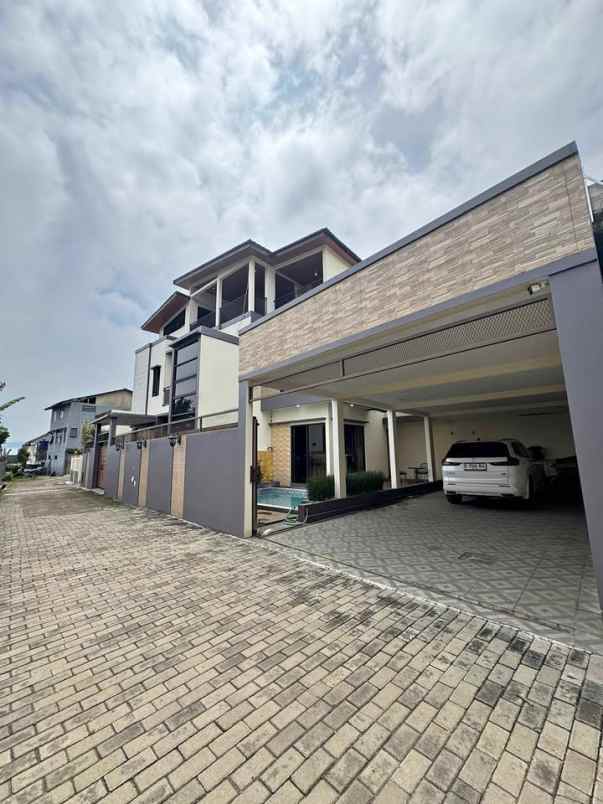 dijual rumah jl maribaya buka nagara