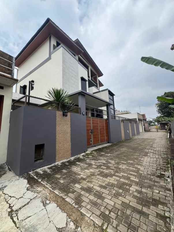dijual rumah jl maribaya buka nagara