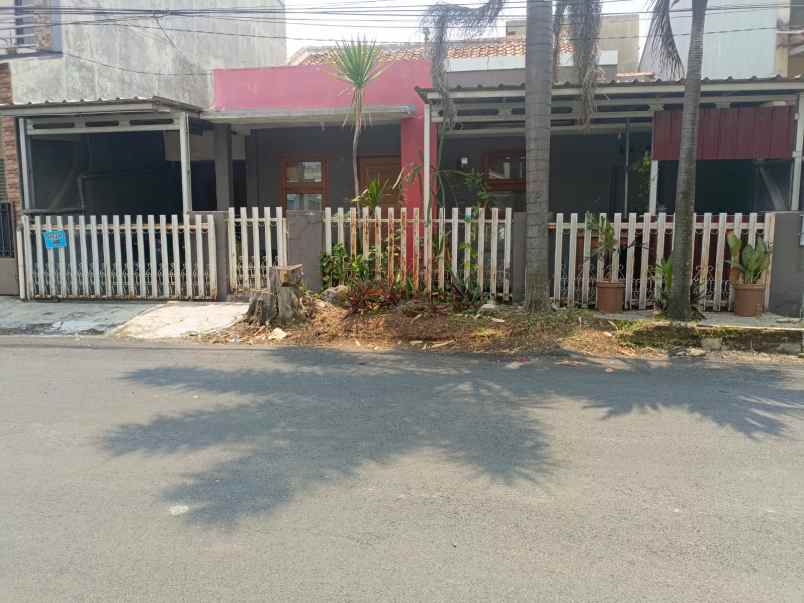 dijual rumah jl merkuri komplek