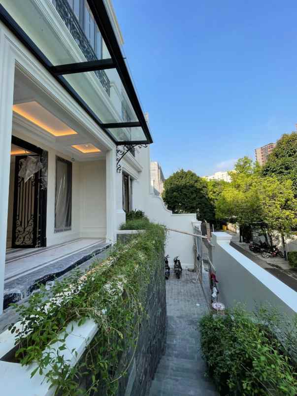 dijual rumah jl panglima polim