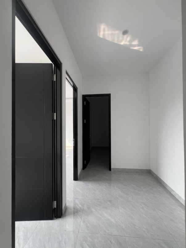 dijual rumah jl penggilingan baru