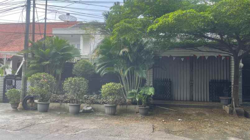 dijual rumah jl pondok bambu asri