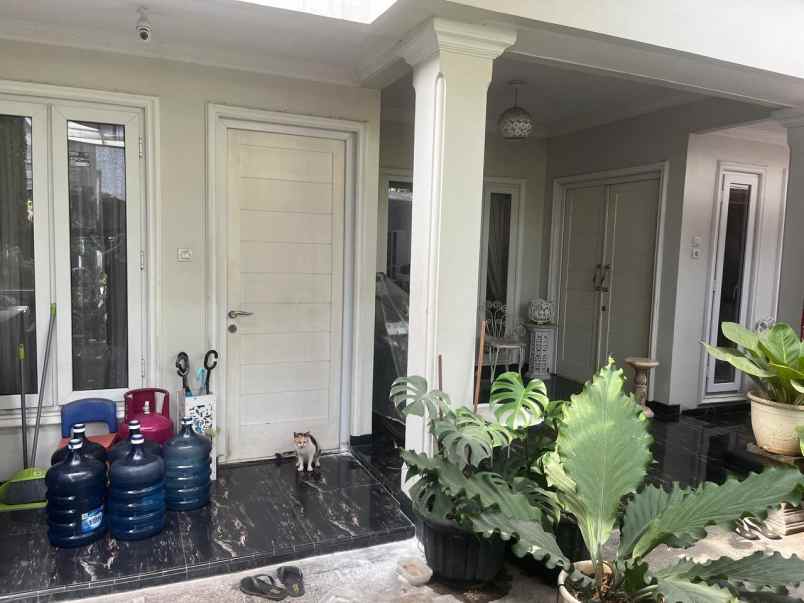 dijual rumah jl pondok bambu asri