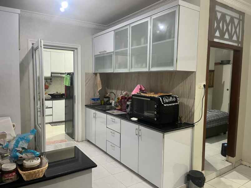 dijual rumah jl pondok bambu asri