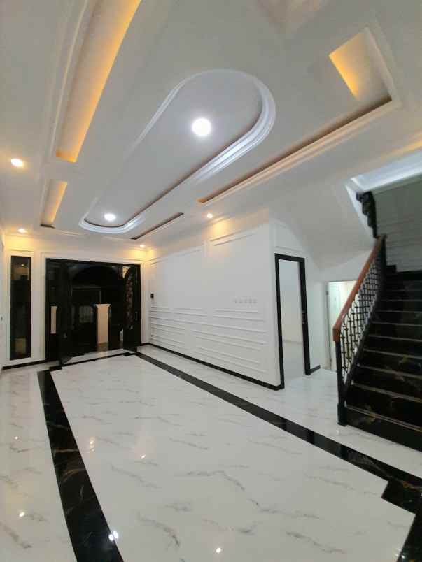 dijual rumah jl pramuka mampang