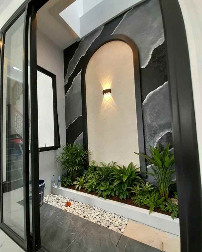 dijual rumah jl pramuka mampang