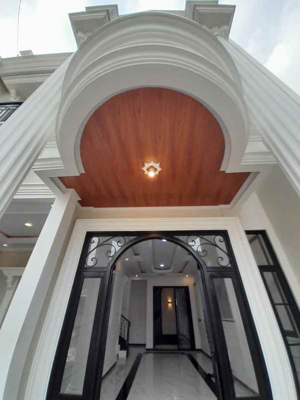 dijual rumah jl pramuka mampang