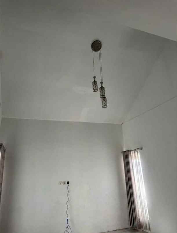dijual rumah jl puri asih cipamokolan