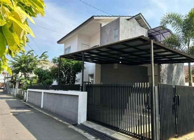 dijual rumah jl puri asih cipamokolan