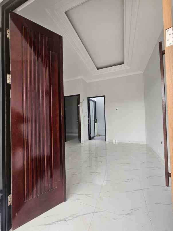 dijual rumah jl raya ciherang sukatani