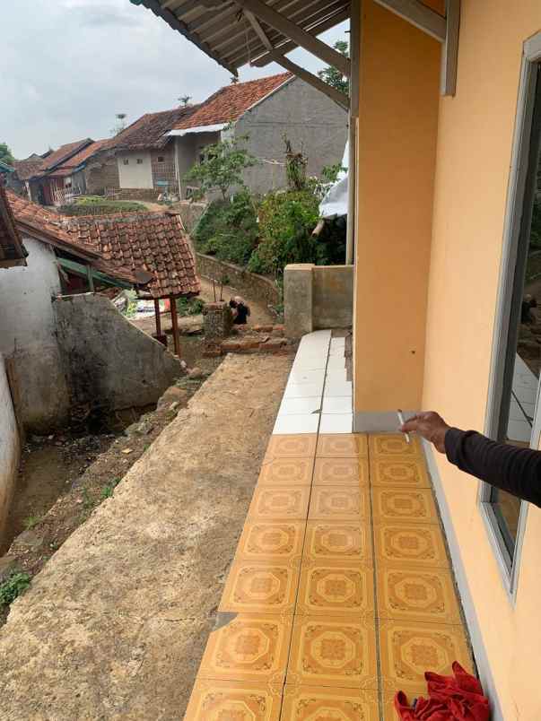 dijual rumah jl raya cinanggela samping