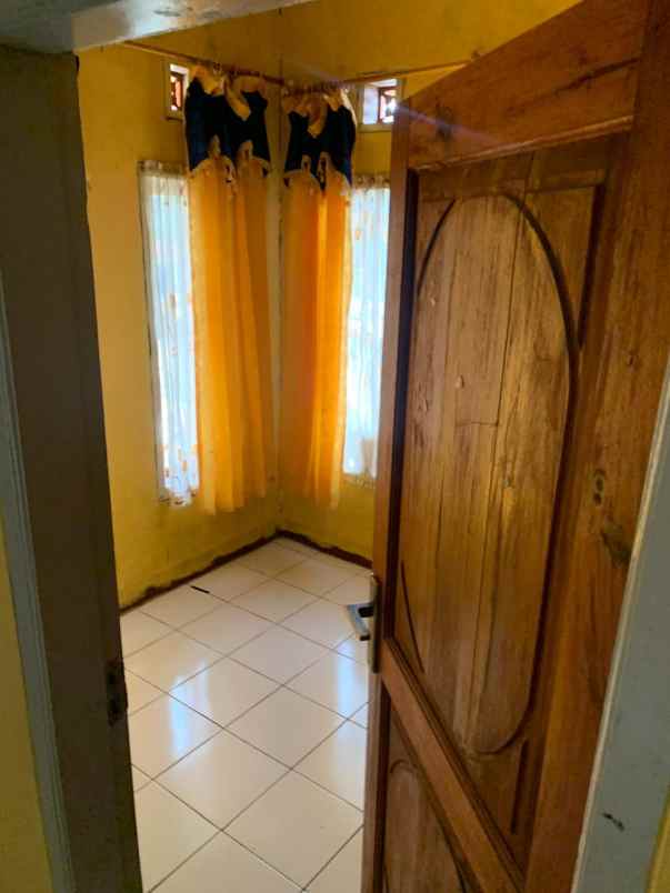 dijual rumah jl raya cinanggela samping