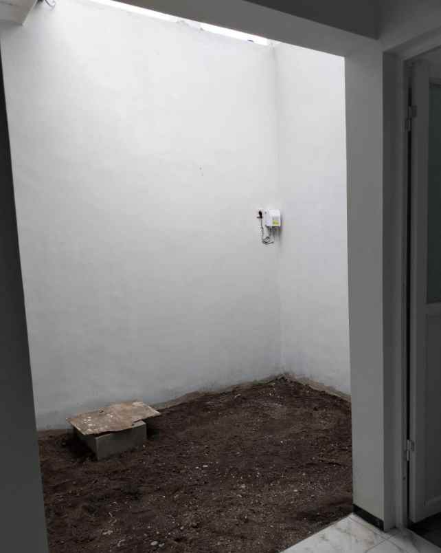 dijual rumah jl raya selomartani