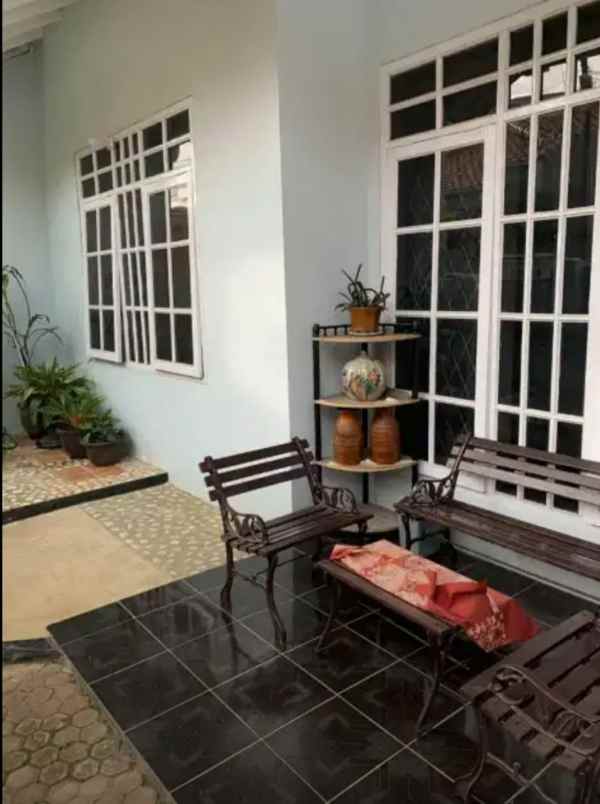 dijual rumah jl saturnus margahayu raya