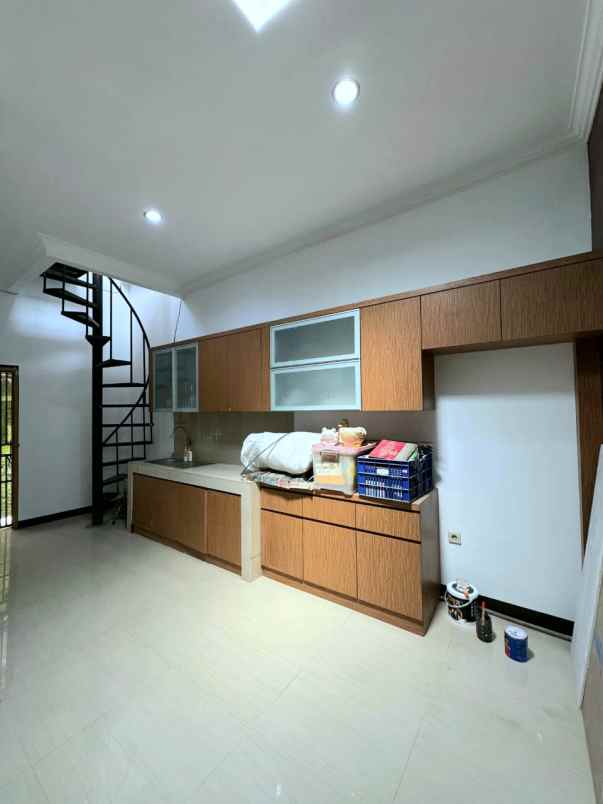 dijual rumah jl sayap leuwipanjang