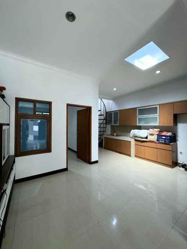 dijual rumah jl sayap leuwipanjang