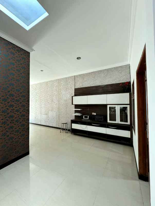 dijual rumah jl sayap leuwipanjang