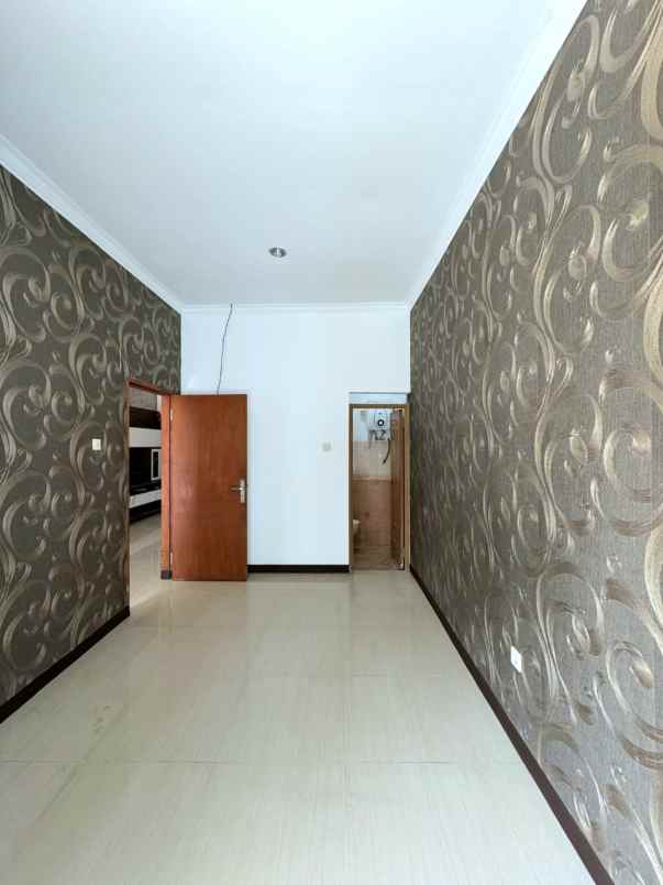 dijual rumah jl sayap leuwipanjang