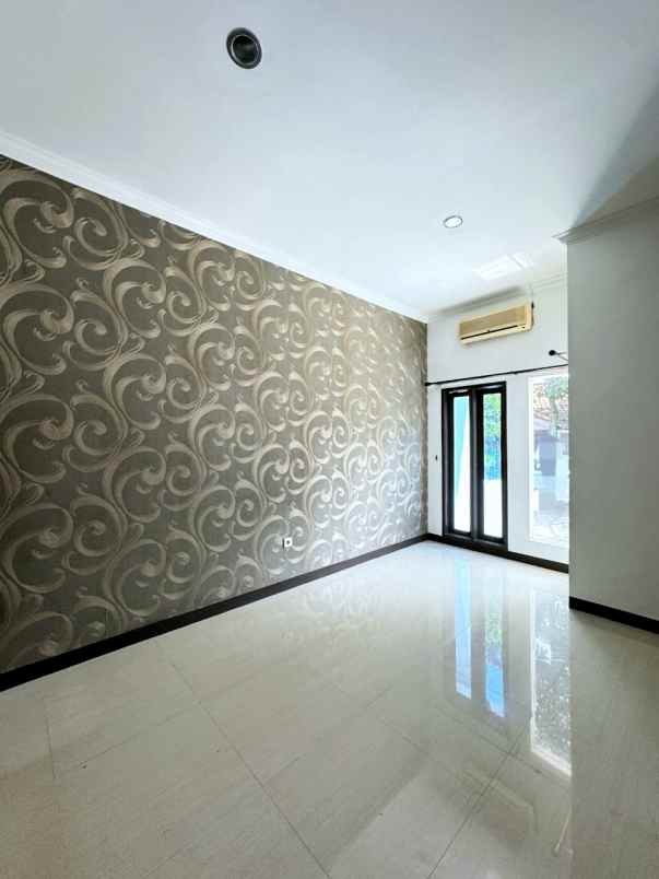 dijual rumah jl sayap leuwipanjang