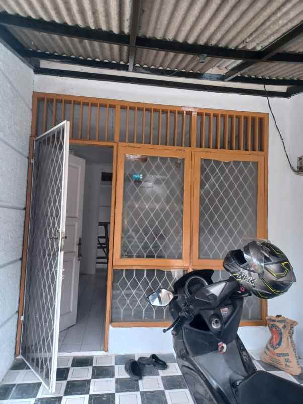 dijual rumah jl taman lotus 3