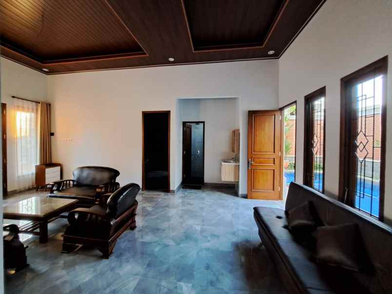 dijual rumah jl worawari baciro